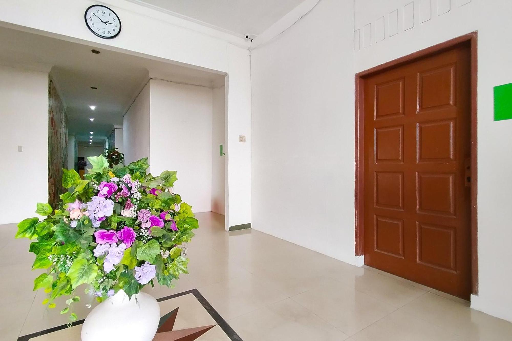 ホテル Reddoorz Near Focal Point Medan Sunggal エクステリア 写真
